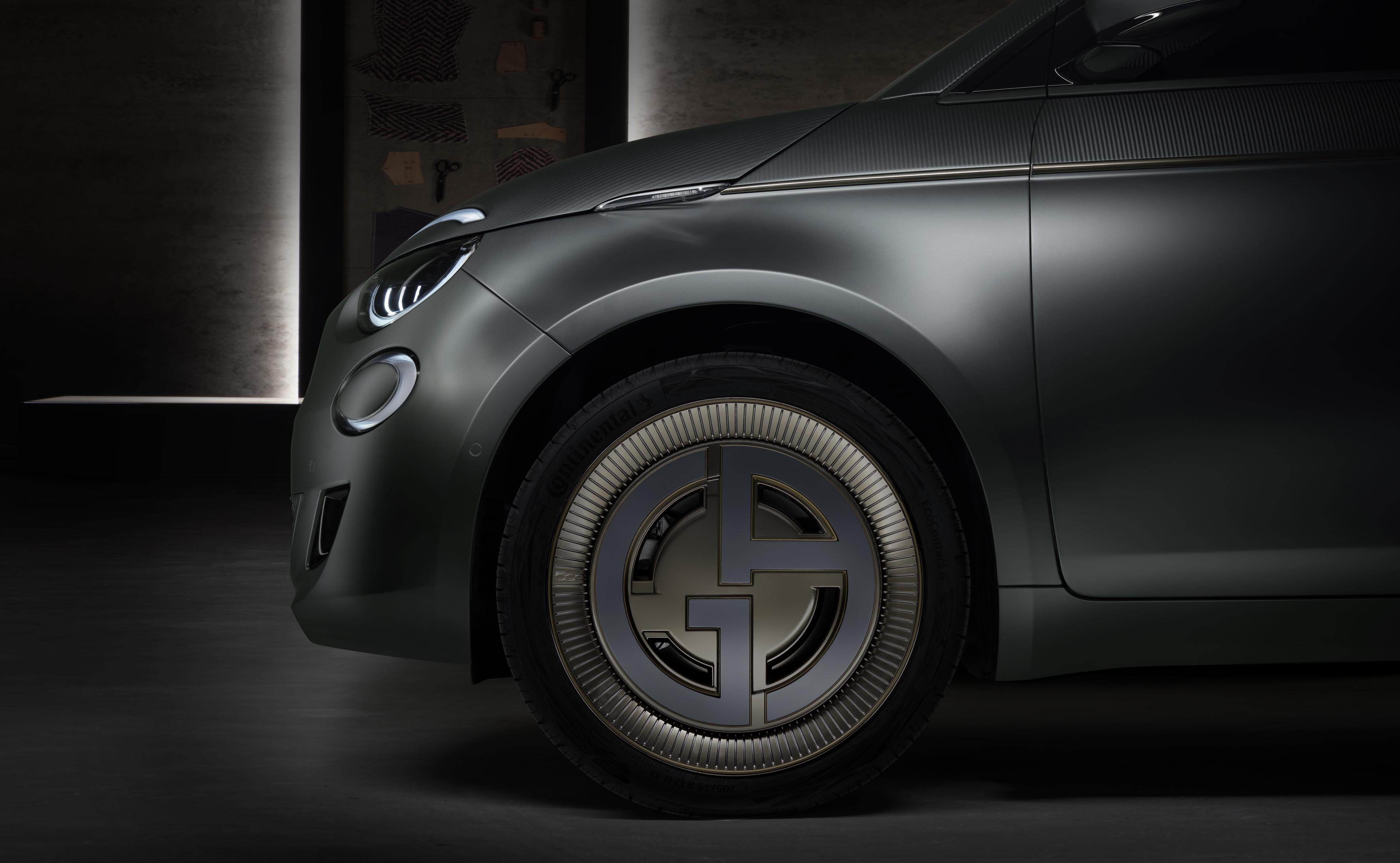 Introducing the sustainable Fiat 500 model, exclusively designed by Giorgio Armani (фото 1)
