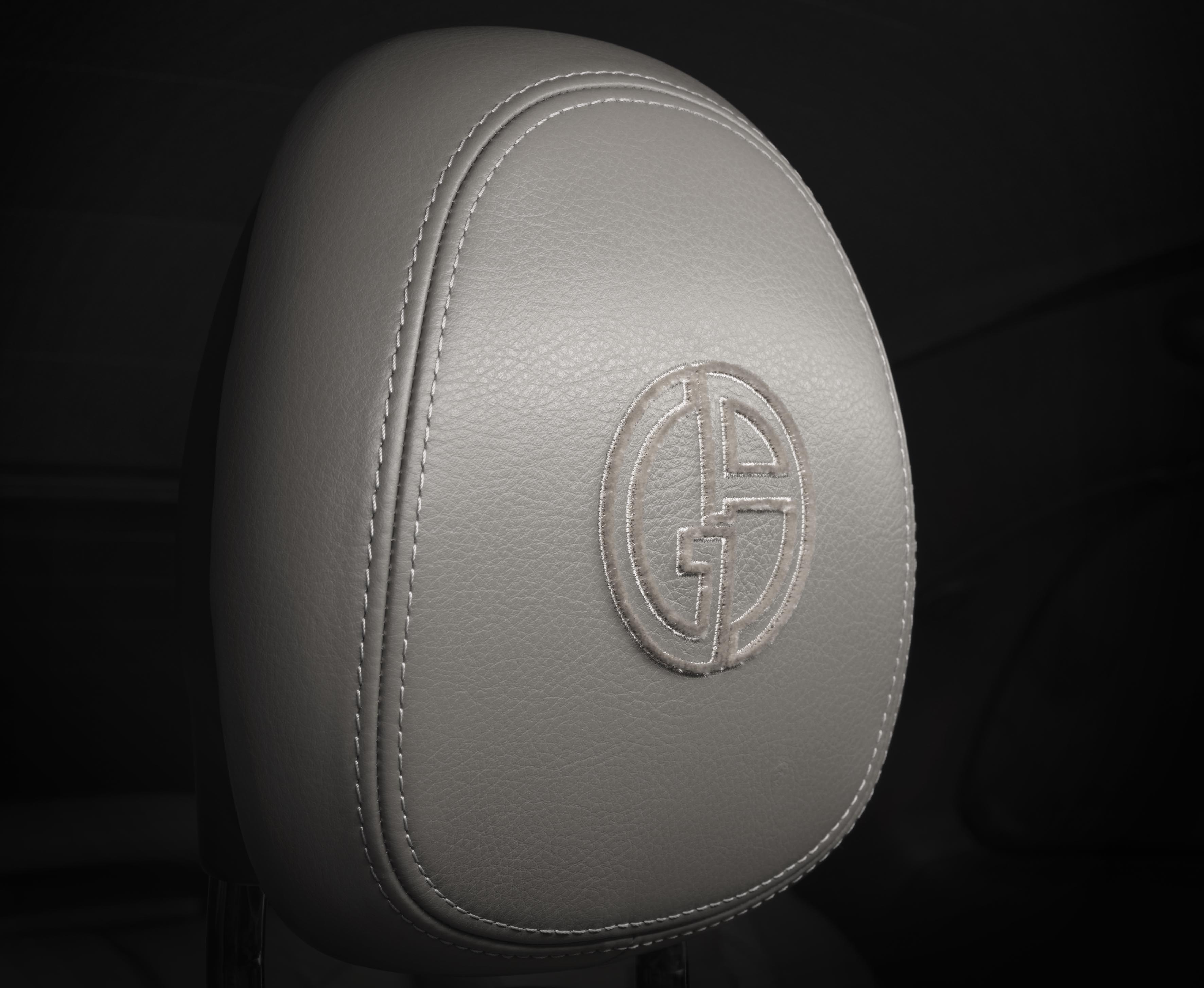 Introducing the sustainable Fiat 500 model, exclusively designed by Giorgio Armani (фото 3)