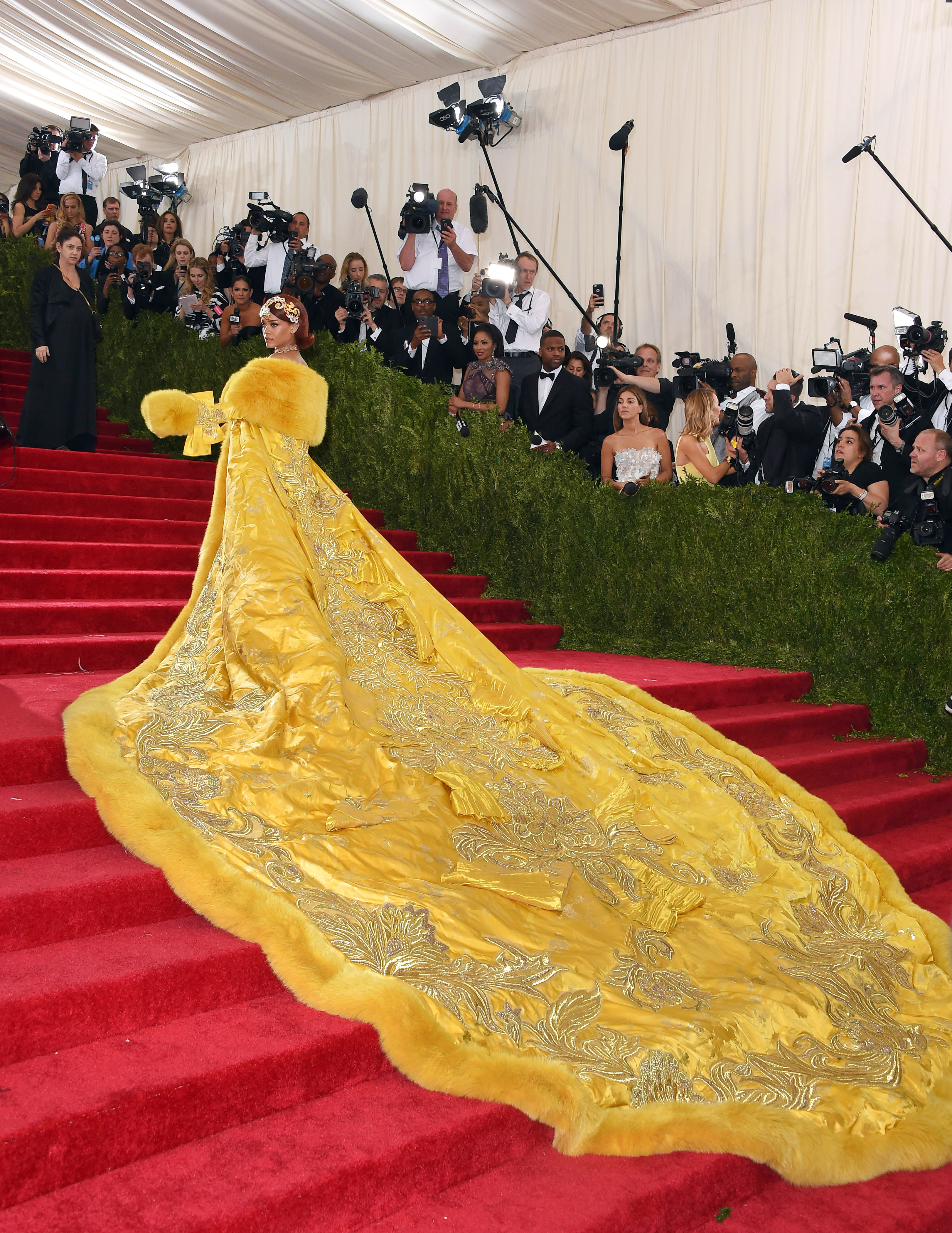 From the early 2000s to now: How the fashion choices at the Met Gala changed through the years (фото 54)