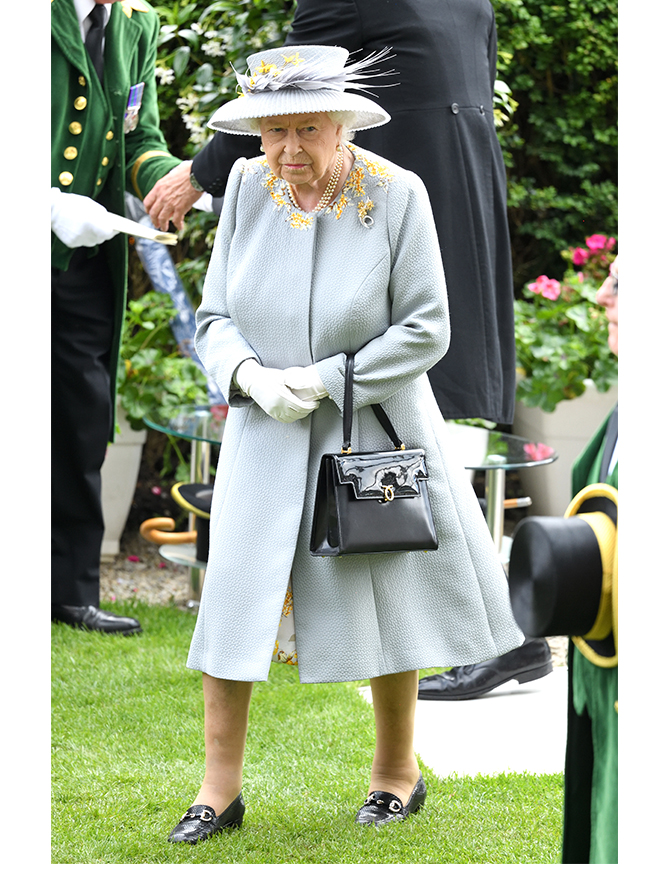 Rainbow royalty: Why Queen Elizabeth II is the icon of happy dressing (фото 19)
