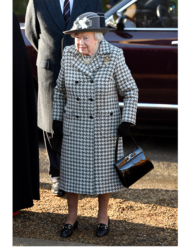 Rainbow royalty: Why Queen Elizabeth II is the icon of happy dressing (фото 21)