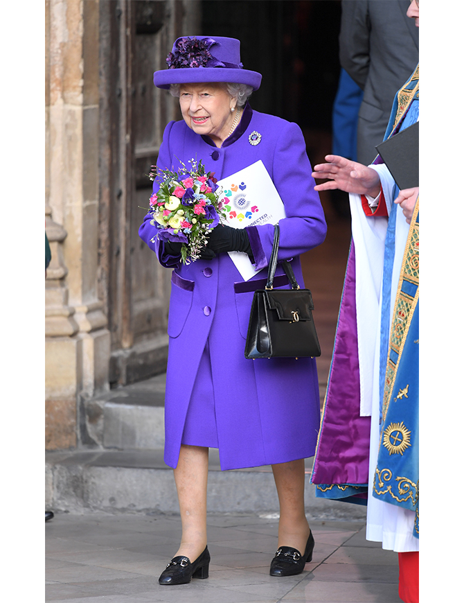 Rainbow royalty: Why Queen Elizabeth II is the icon of happy dressing (фото 1)