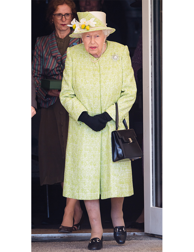 Rainbow royalty: Why Queen Elizabeth II is the icon of happy dressing (фото 3)