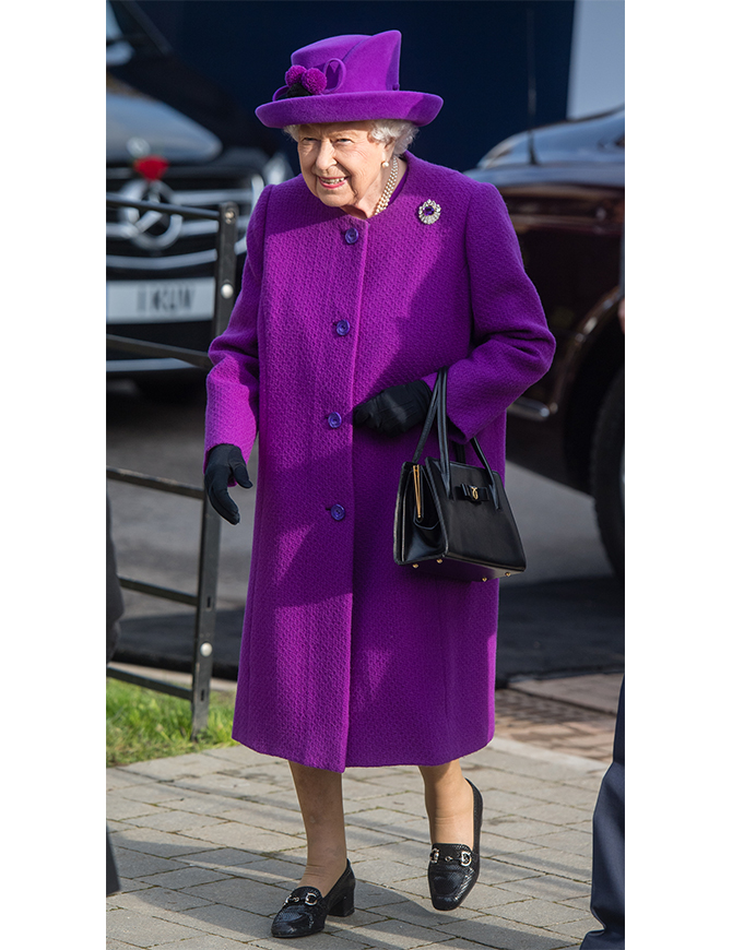 Rainbow royalty: Why Queen Elizabeth II is the icon of happy dressing (фото 6)