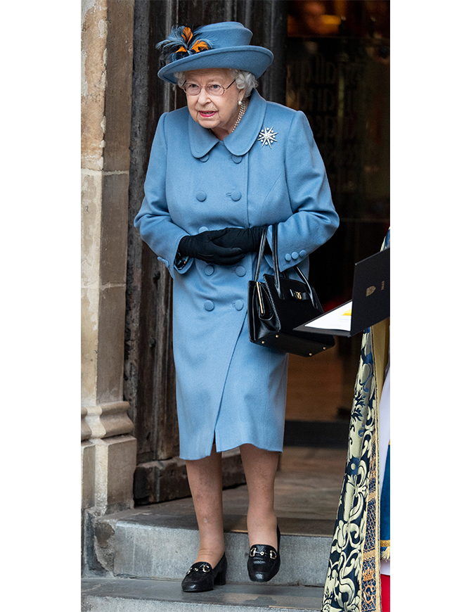 Rainbow royalty: Why Queen Elizabeth II is the icon of happy dressing (фото 9)