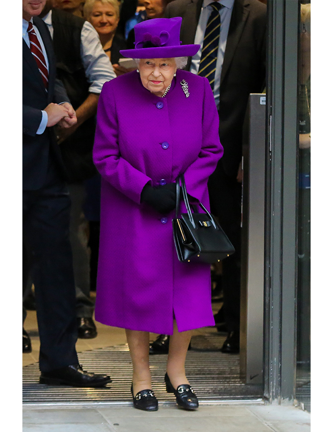 Rainbow royalty: Why Queen Elizabeth II is the icon of happy dressing (фото 8)