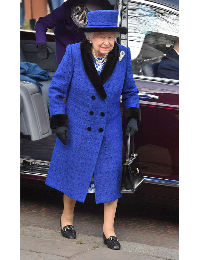 Rainbow royalty: Why Queen Elizabeth II is the icon of happy dressing (фото 10)