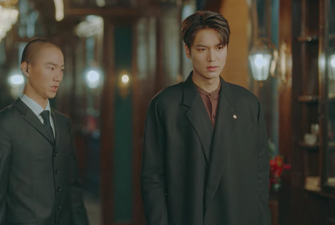 Style ID: All the designer outfits Lee Min Ho wore in ‘The King: Eternal Monarch’—complete (фото 77)