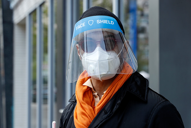 Do face shields offer better protection and where can I get them in Malaysia? (фото 1)
