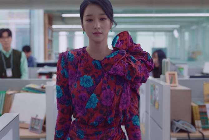 Style ID: The luxury brands behind Seo Ye-Ji’s fashionable outfits on ‘It’s Okay To Not Be Okay’ (фото 14)