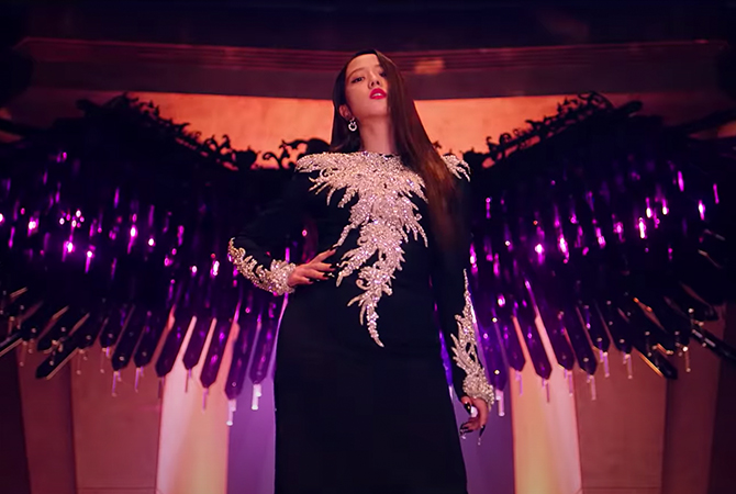 Style ID: Everything Blackpink wore in the ‘How You Like That' music video (фото 46)