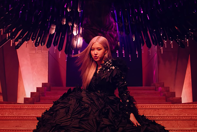 Style ID: Everything Blackpink wore in the ‘How You Like That' music video (фото 47)