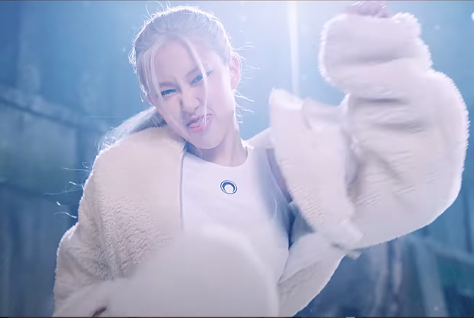 Style ID: Everything Blackpink wore in the ‘How You Like That' music video (фото 39)