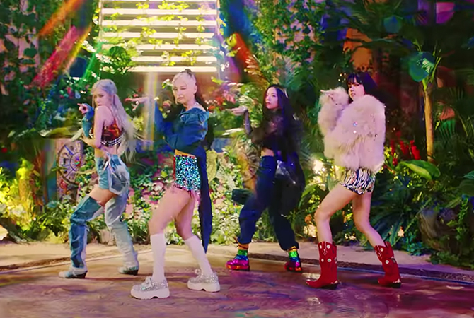 Style ID: Everything Blackpink wore in the ‘How You Like That' music video (фото 7)