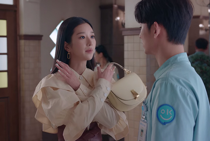 Style ID: The luxury brands behind Seo Ye-Ji’s fashionable outfits on ‘It’s Okay To Not Be Okay’ (фото 24)
