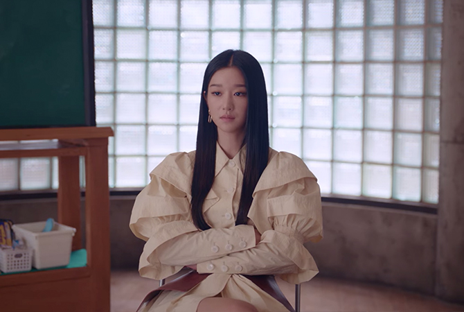 Style ID: The luxury brands behind Seo Ye-Ji’s fashionable outfits on ‘It’s Okay To Not Be Okay’ (фото 20)