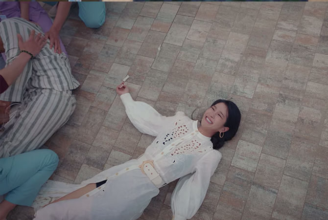 Style ID: The luxury brands behind Seo Ye-Ji’s fashionable outfits on ‘It’s Okay To Not Be Okay’ (фото 40)