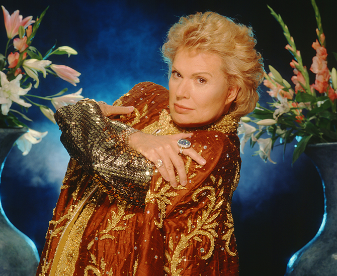 Get to know Walter Mercado—the legendary astrologer from 'Mucho Mucho Amor' on Netflix (фото 3)