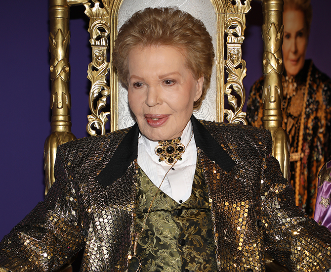Get to know Walter Mercado—the legendary astrologer from 'Mucho Mucho Amor' on Netflix (фото 6)