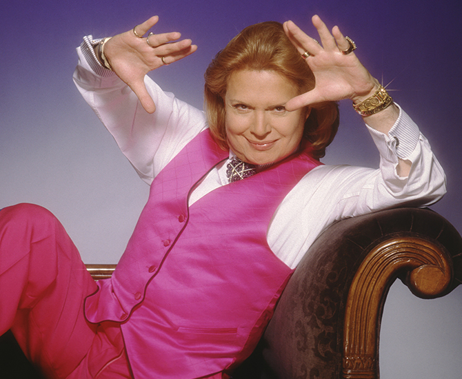 Get to know Walter Mercado—the legendary astrologer from 'Mucho Mucho Amor' on Netflix (фото 7)