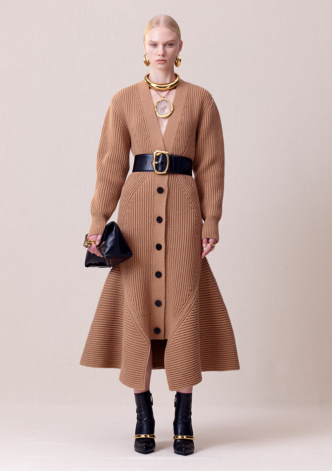 7 Pre-Fall 2020 fashion trends that are perfect for cold, rainy days (фото 2)