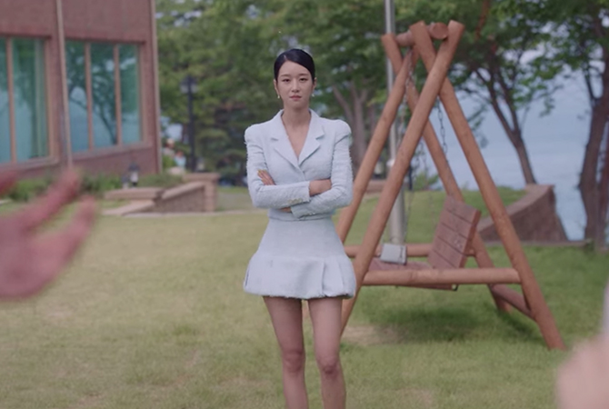 Style ID: The luxury brands behind Seo Ye-Ji’s fashionable outfits on ‘It’s Okay To Not Be Okay’ (фото 90)