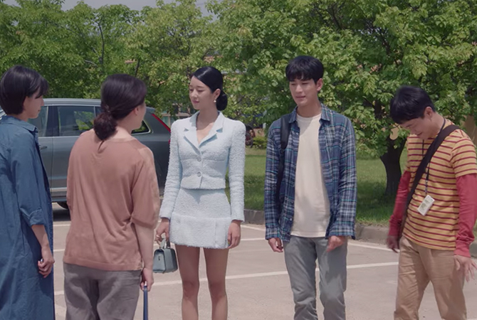 Style ID: The luxury brands behind Seo Ye-Ji’s fashionable outfits on ‘It’s Okay To Not Be Okay’ (фото 89)