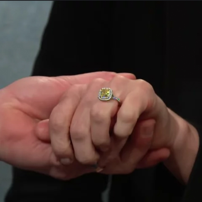 The lowdown on the most stunning celebrity engagement rings of 2020 (фото 1)