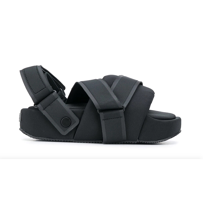 Trendspotting: 13 Luxury brands that are on the velcro sandals bandwagon (фото 9)
