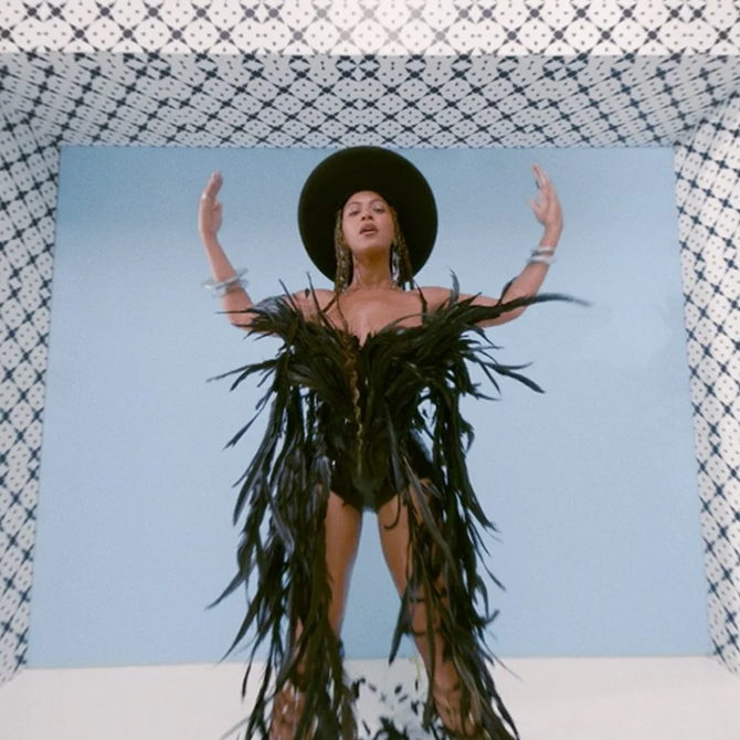 All the head-turning fashion moments from Beyoncé's 'Black Is King' visual album (фото 21)