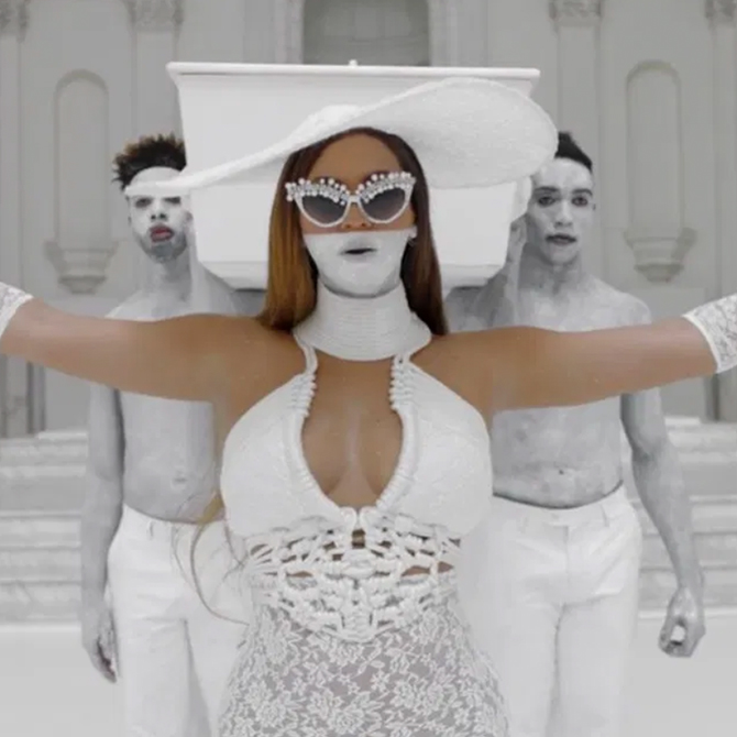 All the head-turning fashion moments from Beyoncé's 'Black Is King' visual album (фото 13)