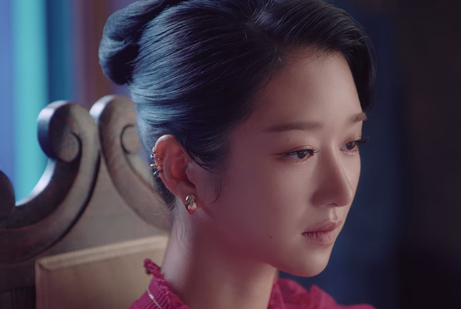 A guide to Seo Ye-Ji’s enviable watches and jewellery collection in ‘It’s Okay To Not Be Okay’ (фото 10)