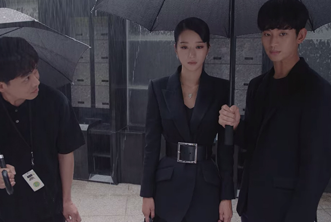 Style ID: The luxury brands behind Seo Ye-Ji’s fashionable outfits on ‘It’s Okay To Not Be Okay’ (фото 168)