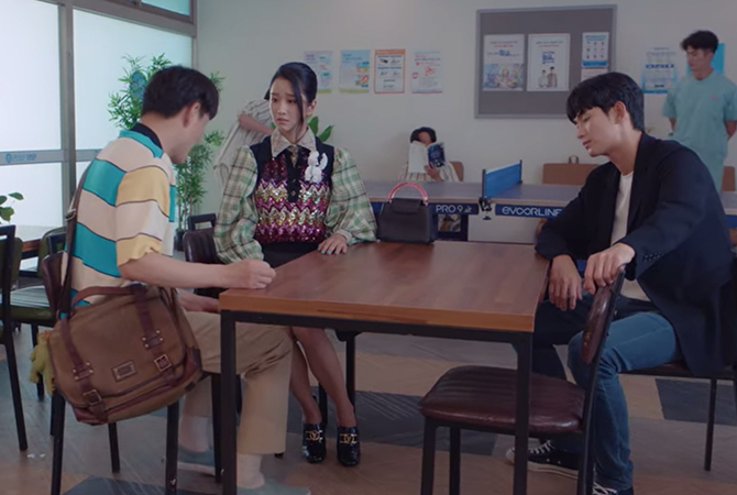 Style ID: The luxury brands behind Seo Ye-Ji’s fashionable outfits on ‘It’s Okay To Not Be Okay’ (фото 223)