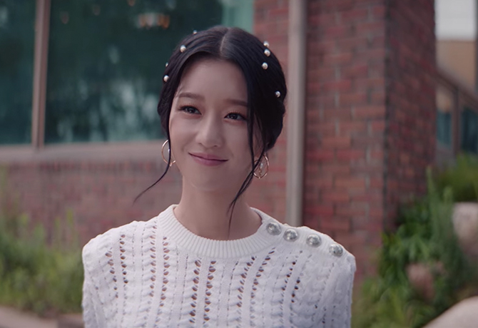 Seo Ye Ji pearls hair