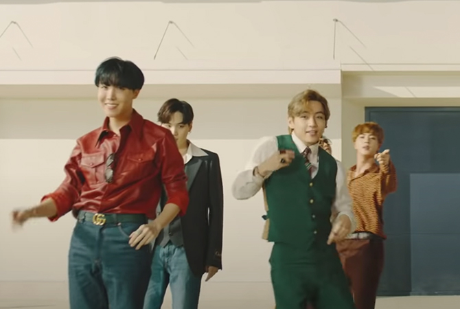 Style ID: BTS' best ensembles in the 'Dynamite' music video (фото 41)