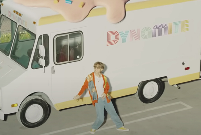 Style ID: BTS' best ensembles in the 'Dynamite' music video (фото 39)