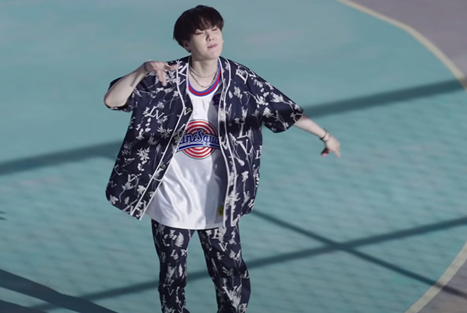Style ID: BTS' best ensembles in the 'Dynamite' music video (фото 6)