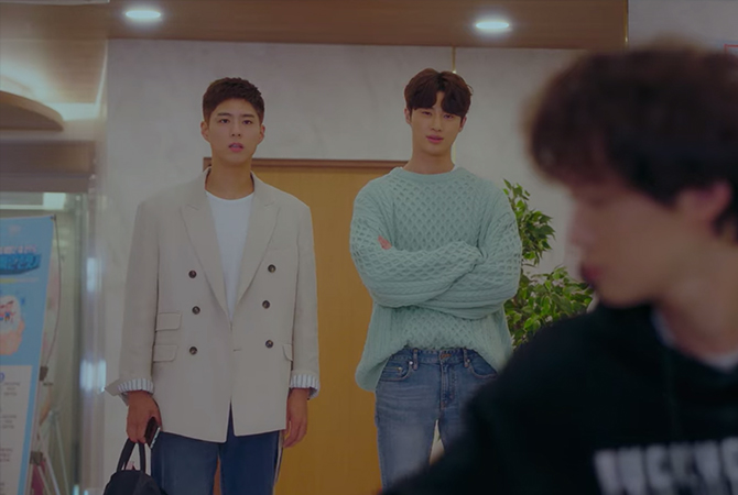 Style ID: The lowdown on Park Bo Gum’s trendy looks in ‘Record of Youth’—complete (фото 36)