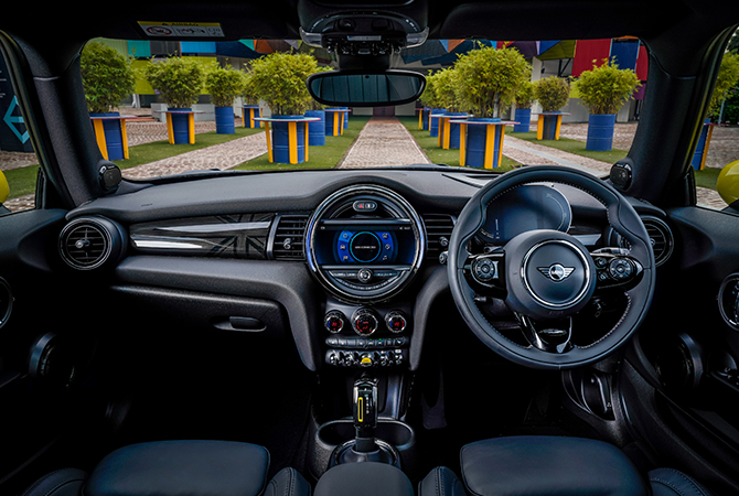 There are only 15 units of the new Mini Electric First Edition in Malaysia (фото 6)