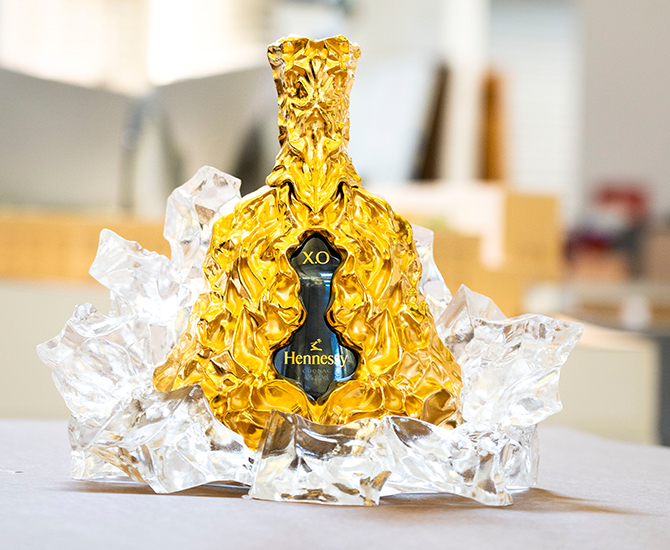 Hennessy X.O's 150th-anniversary bottle receives the iconic Frank Gehry treatment (фото 4)