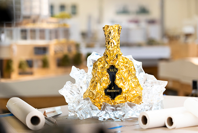 Hennessy X.O's 150th-anniversary bottle receives the iconic Frank Gehry treatment (фото 3)