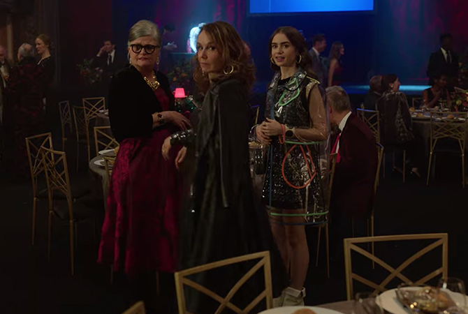 'Emily in Paris': Lily Collins's best to worst looks, ranked (фото 42)