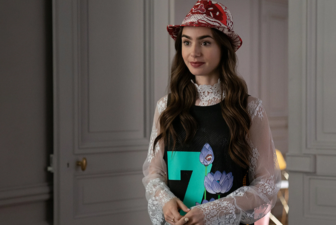 'Emily in Paris': Lily Collins's best to worst looks, ranked (фото 44)