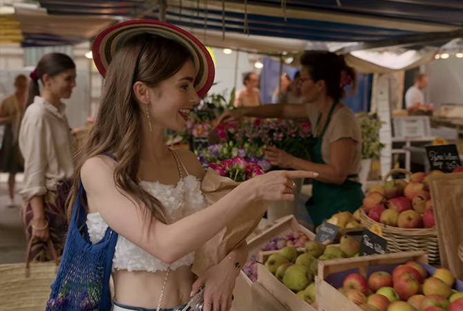 'Emily in Paris': Lily Collins's best to worst looks, ranked (фото 33)