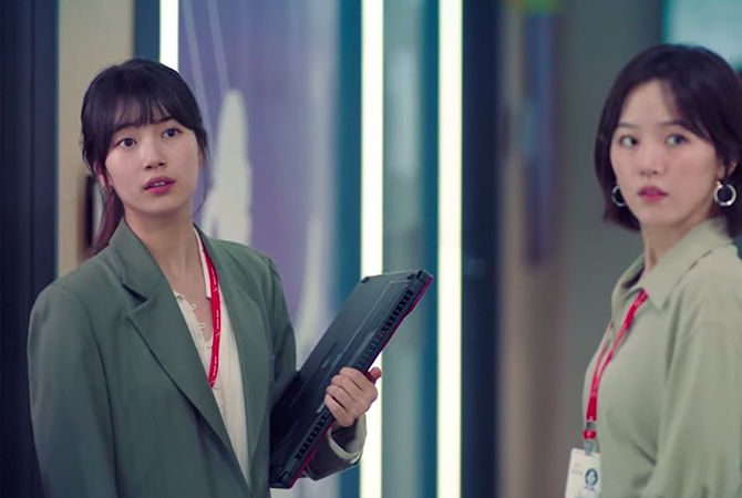 Style ID: The Korean fashion labels (and the luxury handbags) spotted on Bae Suzy in ‘Start-Up’ (фото 44)