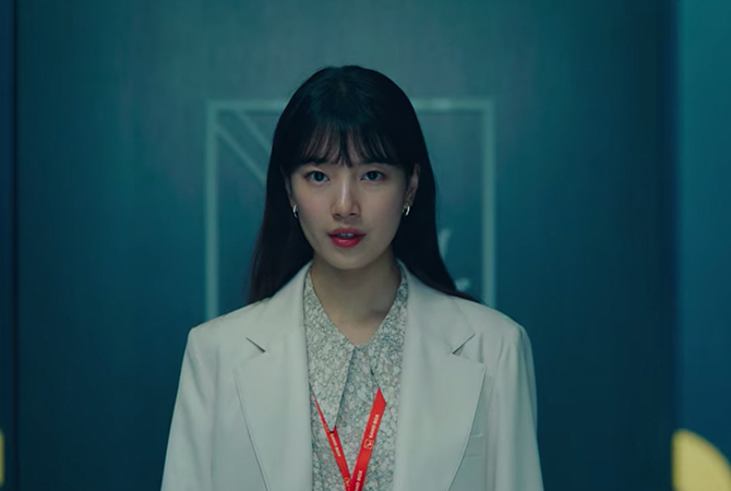 Style ID: The Korean fashion labels (and the luxury handbags) spotted on Bae Suzy in ‘Start-Up’ (фото 47)