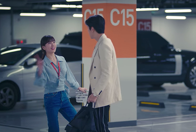 Style ID: The Korean fashion labels (and the luxury handbags) spotted on Bae Suzy in ‘Start-Up’ (фото 53)
