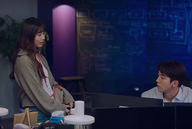 Style ID: The Korean fashion labels (and the luxury handbags) spotted on Bae Suzy in ‘Start-Up’ (фото 95)