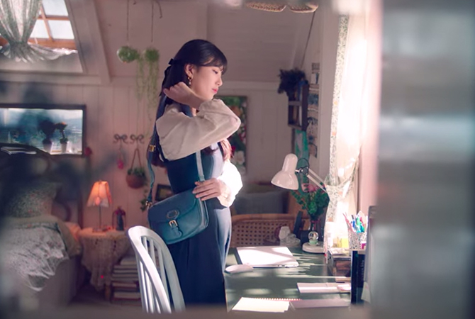 Style ID: The Korean fashion labels (and the luxury handbags) spotted on Bae Suzy in ‘Start-Up’ (фото 103)